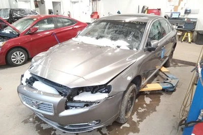 2010 Volvo 80 Series Automatic Transmission OEM 112K Miles - LKQ372590365 - Image 1 of 3