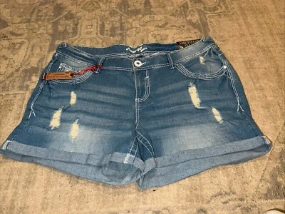 New Amethyst Womens Plus Sz 16 Jean Shorts Denim Medium Wash - Image 1 of 4
