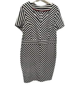 Chevron / Zig Zag / Stripe Black And White Ladies Dress Size 22 - Picture 1 of 7