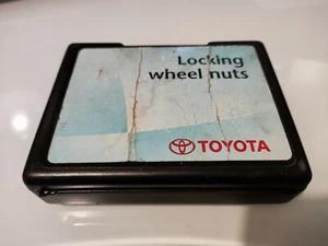 Toyota OEM Original MR2 Yaris Celica Sicherungsmuttern Sicherheit - Bild 1 von 3