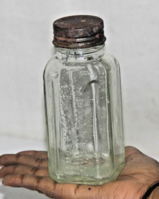 Vintage MONKEY BRAND Black Tooth Powder Bottle, Bombay  - Imagem 1 de 4