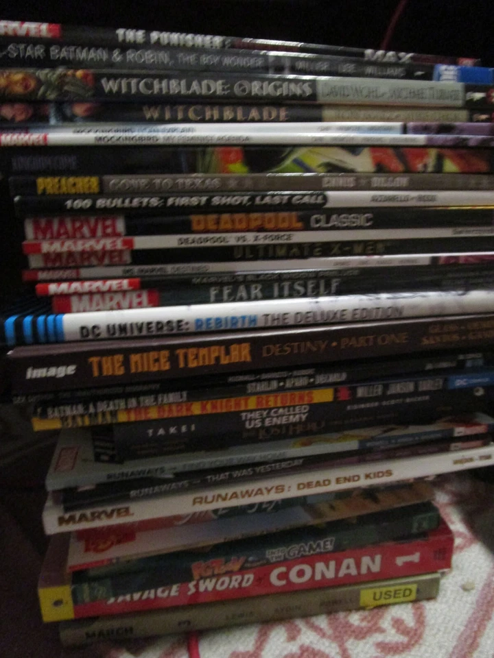 Libros de bolsillo comerciales de cómics selecciona un título: Marvel, DC, Imagen, Dark Horse Foto 1 de 1