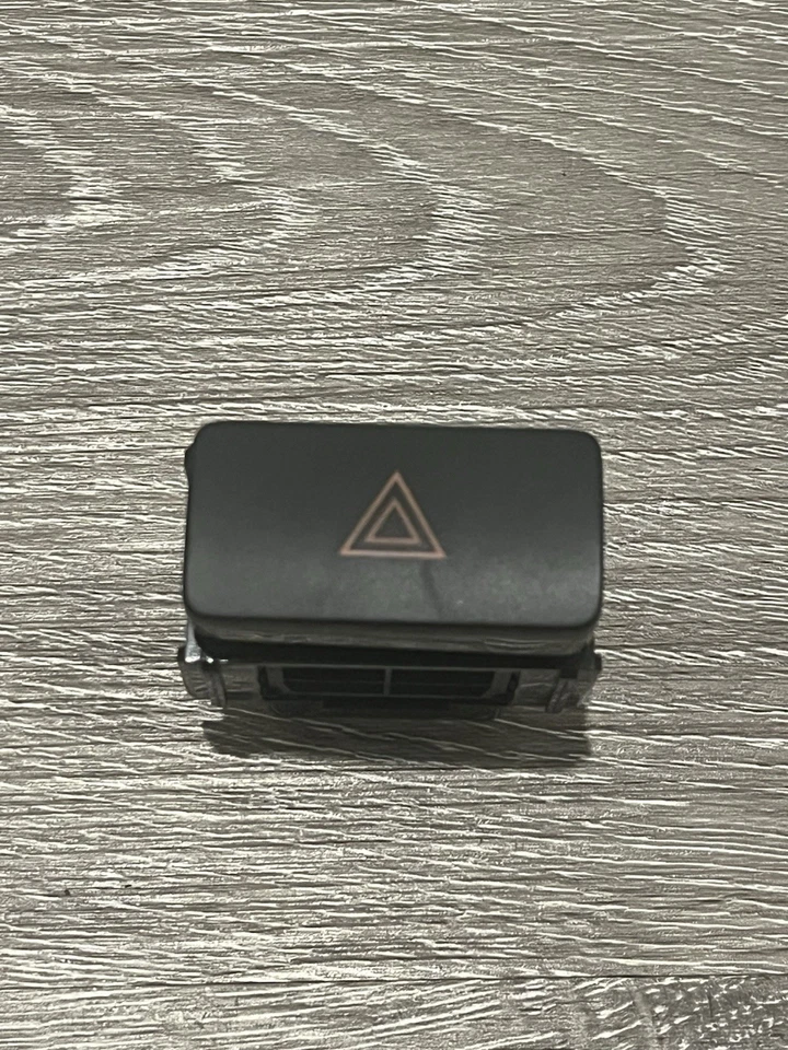 Interruptor de luz de peligro de emergencia Toyota Corolla 2003-2008 - OEM - usado - Conn de 4 pines Foto 1 de 4