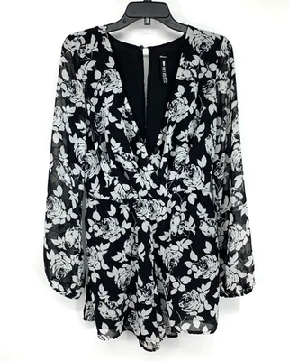 Mameluco Design Lab para mujer talla grande negro estampado floral cuello en V manga larga Foto 1 de 4