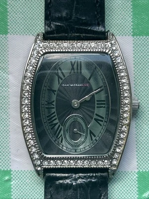 Reloj de cuarzo para mujer Issac Mizrahi Live tono plata bisel estrás” Foto 1 de 4
