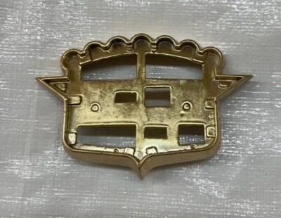 1952 年凯迪拉克 Trunk 装饰徽章金冠支撑板徽章成型 — 第 1/4 张图片