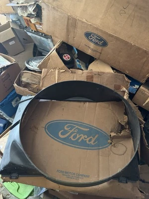 NOS 1987-1993 FORD SERIE F BRONCO 5.0 CUBIERTA VENTILADOR E5TZ-8146-H Foto 1 de 3