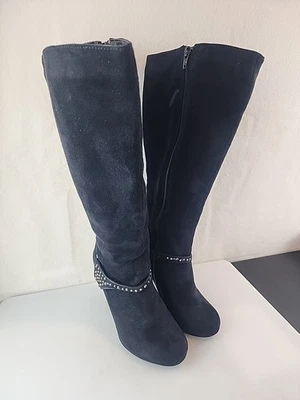 Botas de tacón alto Madeline Girl talla 5,5 M negras de gamuza de 5 pulgadas Khloe Foto 1 de 4