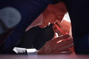 TRUMP CLOSE UP AFTER SHOOTING 8x10 glänzend bedrucktes Foto - Bild 1 von 1