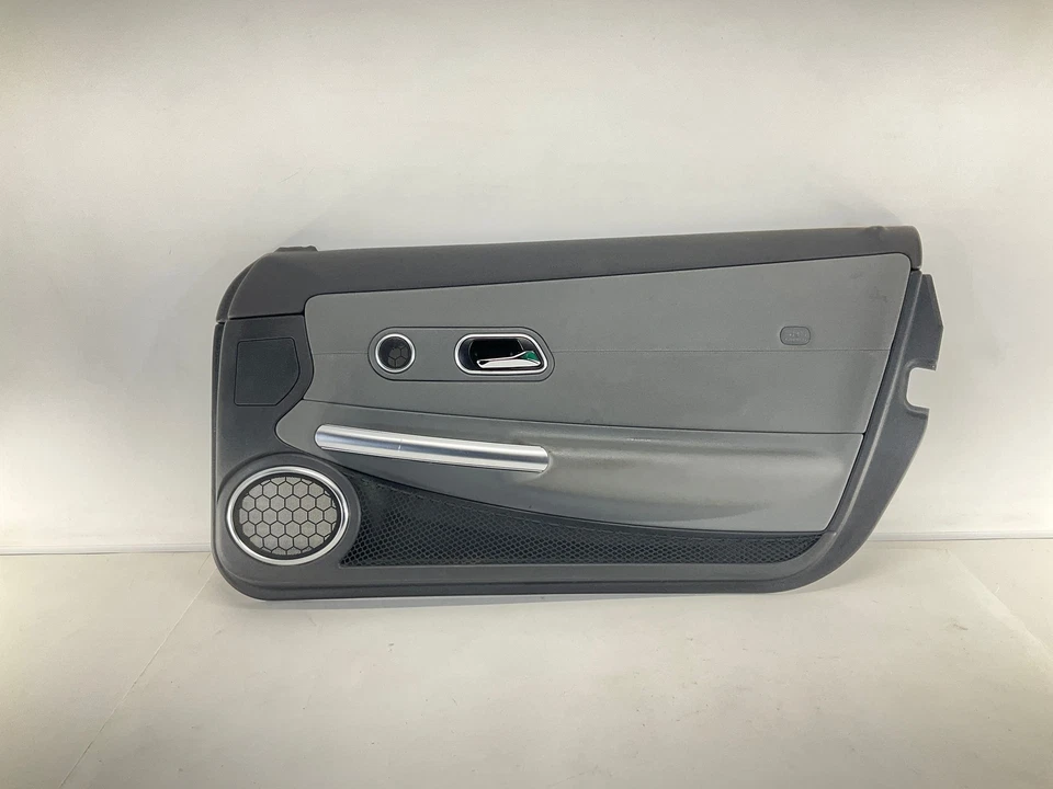 Painel de acabamento de porta de passageiro dianteiro direito CHRYSLER 04-08 Crossfire - Imagem 1 de 4