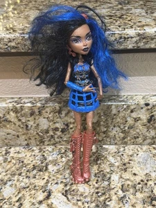 Monster High Robecca Steam Doll 2011 Bonito Cabello Original Vestido Botas 2 Pendientes - Imagen 1 de 3