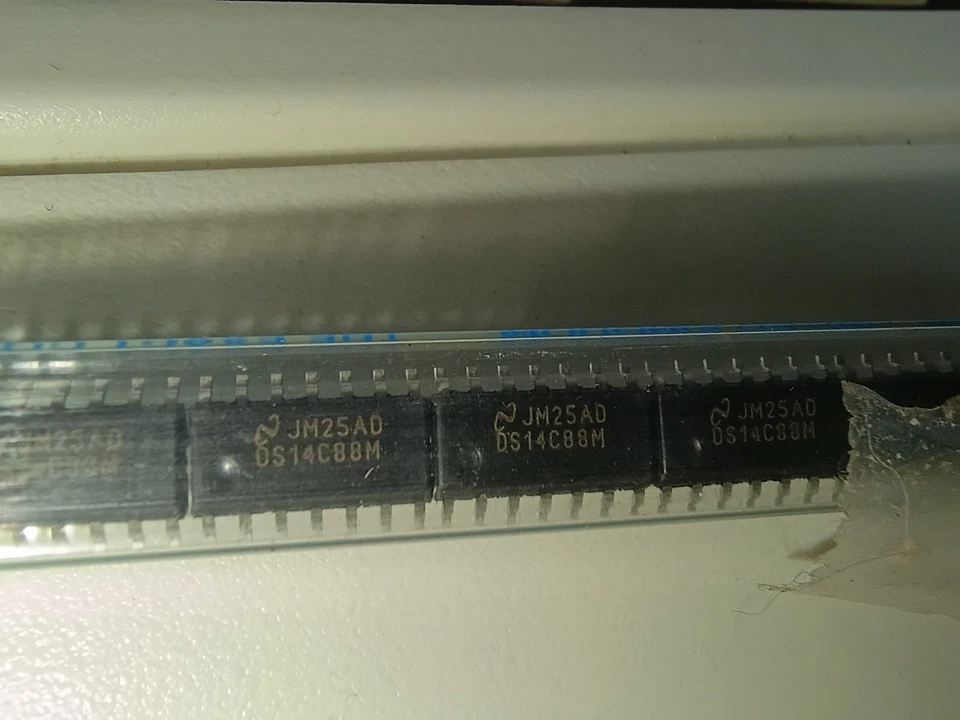 DS14C88M SMT-14 Quad CMOS Line Driver Nuevo Antiguo Stock, EE. UU. Foto 1 de 1