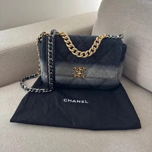 CHANEL 19 Wool Quilted Medium Black Gray Tweed Chain Flap Bag Ombré Wool Handbag - Bild 1 von 18