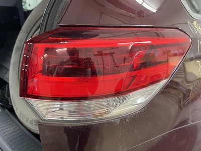 Conjunto de luz trasera derecha usado se adapta a: Toyota Highlander 2018 cuarto panel montaje Foto 1 de 4