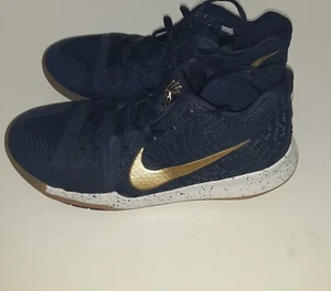 Zapatilla deportiva Nike "Kyrie" talla 6Y Azuris Elizabeth Gently Loved - Imagen 1 de 5