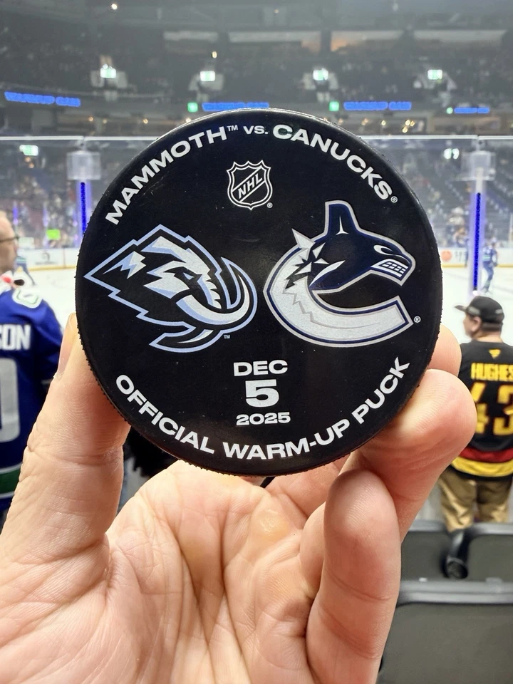 Disco de calentamiento oficial First Logo Utah Mammoth Vs Vancouver Canucks 5 de diciembre de 2025 Foto 1 de 1