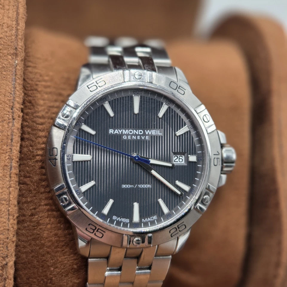 Reloj para hombre Raymond Weil Tango cuarzo esfera gris acero inoxidable 8160 usado  Foto 1 de 1