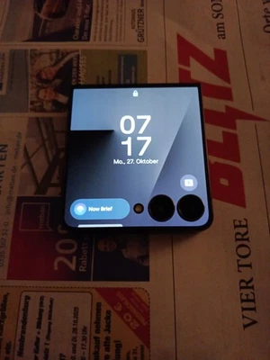 Samsung Galaxy Z Flip 7 - 512GB - Jetblack - ohne Simlock - Bild 1 von 4