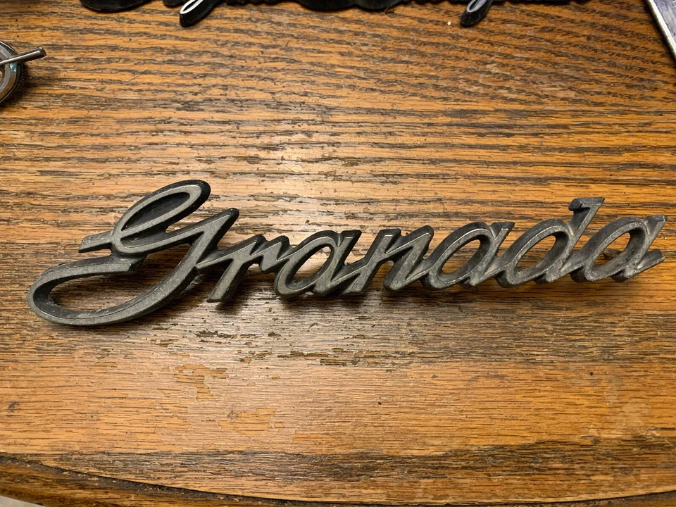 Ford Granada Emblem OEM — 第 1/2 张图片