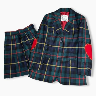 Conjunto de falda chaqueta a cuadros MOSCHINO de la década de 1990 verde rojo motivo corazón vintage de Japón Foto 1 de 4