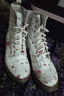 Blanco Floral Doc Martins Air Wair 7 Foto 1 de 4
