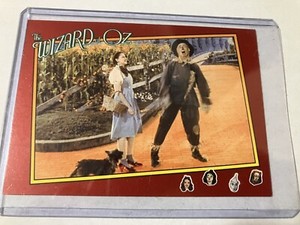 1990 DOROTHY AND SCARECROW OFF TO OZ THE WIZARD OF OZ TRADING CARD # 36
