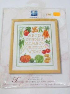KIT QUADRO PUNTO CROCE 24X30 "SAMPLER DI VERDURE E ALFABETO" - Foto 1 di 1