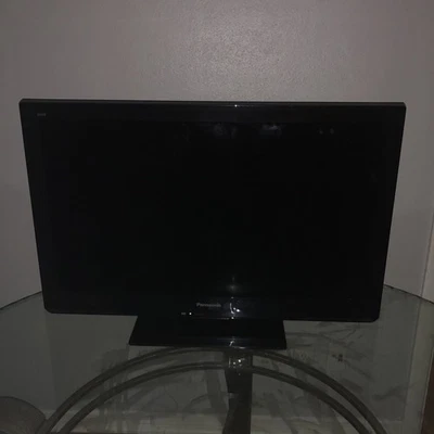 Panasonic VIERA TC-L32C3 32-Inch 720p LCD HDTV (2011 Model)  - Image 1 of 3