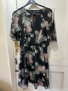 So Fabulous Ladies Black Floral Summer Dress Size 12 In Excellent Condition - Picture 1 of 12