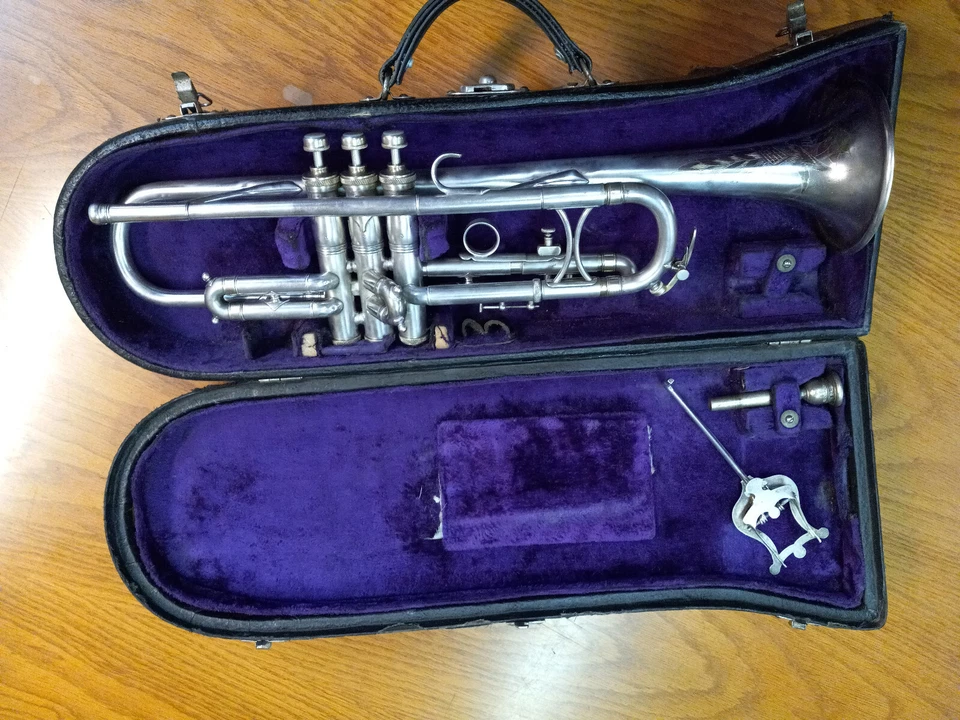 H.N. Trompeta White King Liberty plata oro lavado campana/adorno con Equa-Tru #32 y lira Foto 1 de 4