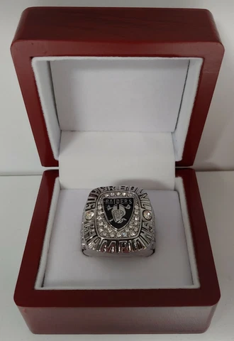 Oakland Raiders - Super Bowl Commemorative Ring With Wooden Display Box Cover