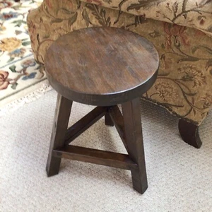 Sgabello vintage rotondo rinascimentale rovere naturale legno duro marrone 18” alto 11” seduta - Foto 1 di 9