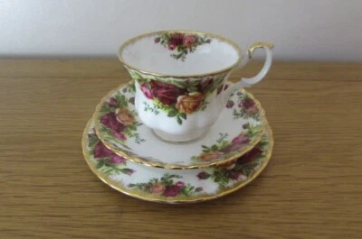 Красивая Royal Albert Old Country розы чай трио - (897) - Изображение 1 из 4