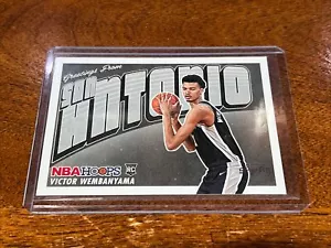 2023-24 Carta Rookie Panini NBA Hoops Victor Wembanyama #1 Saluti Rookie - Foto 1 di 2