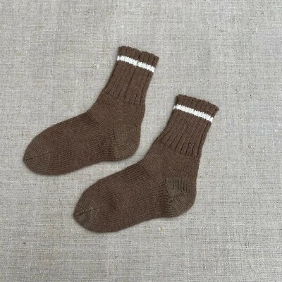 Calcetines de punto para niños talla niño pequeño UK11 EU30 pies longitud 18 cm material lana Foto 1 de 2