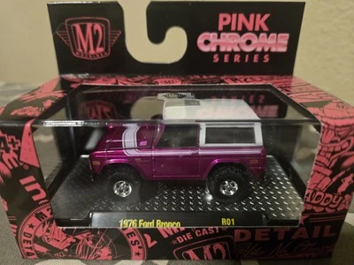 M2 Machines 1976 福特野马粉色镀铬系列 1: 64 (2025) — 第 1/4 张图片