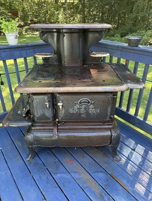 Estufa de cocina antigua moderna de hierro fundido Glenwood E, no. 508 E (1905), con herramientas Foto 1 de 4
