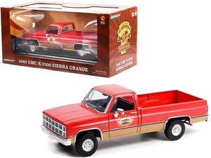 1982 GMC K-2500 Sierra Grande Wideside Pickup Truck Diecast Model 1/18 Red - Picture 1 of 2