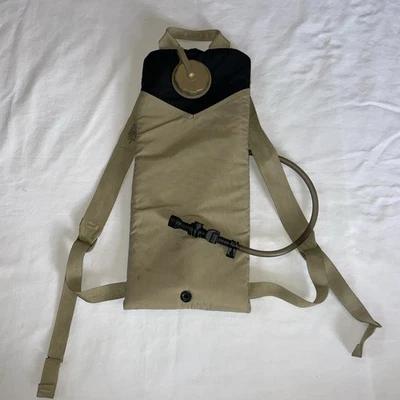 USGI Portador de Hidratación Bronceado 100oz Sistema 3L con Vejiga Camelback Excedente Militar Foto 1 de 4