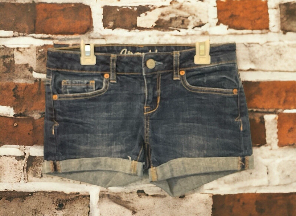 Aeropostale Womens Midi Jean Booty Shorts Size 0 Blue Flat Front Cuffed - Image 1 of 4