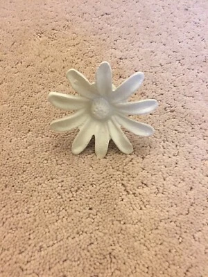 Gancho/hangar para abrigo Anthropologie vintage marfil margarita Foto 1 de 4