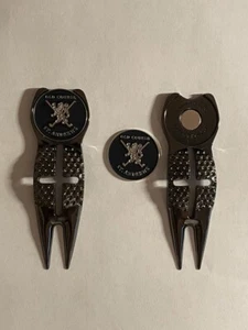St. Andrews Old Course Fadenkreuz Divot Werkzeug & 1 Zoll Münzstil Golf Marker - Bild 1 von 2