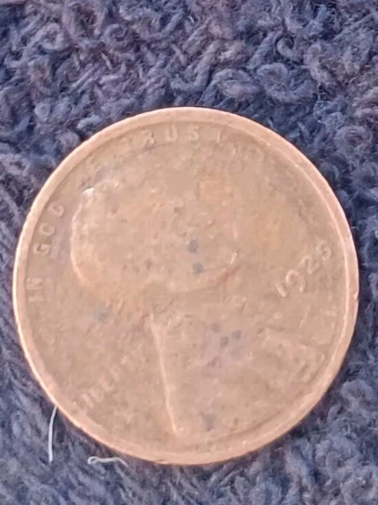 1925 wheat penny no mint mark in circulated condition  - Image 1 of 4