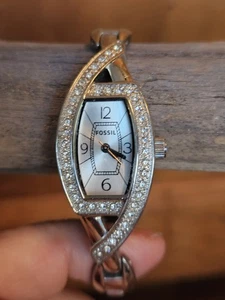 Elegant Vintage Jeweled Fossil Quartz Womans Watch Needs Battery ES-2405 - Picture 1 of 6