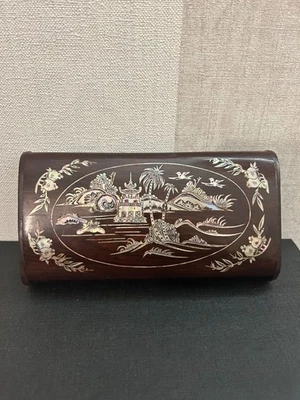 Boîte ancienne en bois avec incrustations de nacre - Photo 1/4