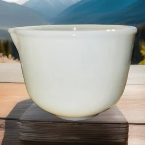 Vintage Fire King Ware Milk Glass Mixing Bowl W/SPOUT MADE FOR SUNBEAM - Picture 1 of 9