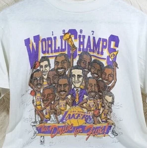 CAMISETA DE COLECCIÓN LOS ANGELES LAKERS 1987 WORLD CHAMPS DIBUJOS ANIMADOS CARICATURA DIBUJO L - Imagen 1 de 24