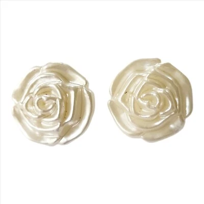 Aretes perforados vintage de resina blanca rosa Foto 1 de 4