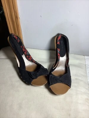 Tacones Charlotte Russe con tachuelas peep toes talla 9~ negros con lazos Foto 1 de 4