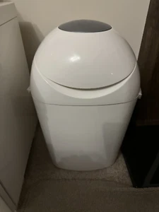 Tommee Tippee Nappy Bin - Picture 1 of 3